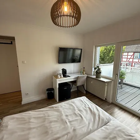 Апартаменты Zentrale Mit Terrasse Und Weinbergblick Бад-Нойенар-Арвайлер