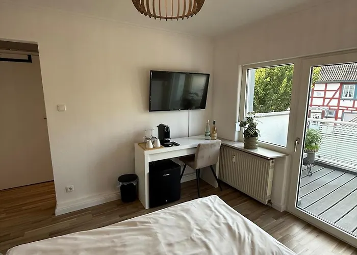 아파트 Zentrale Mit Terrasse Und Weinbergblick 바트노이에나르아르바일러