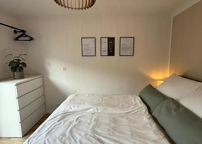 Zentrale Mit Terrasse Und Weinbergblick * 바트노이에나르아르바일러
