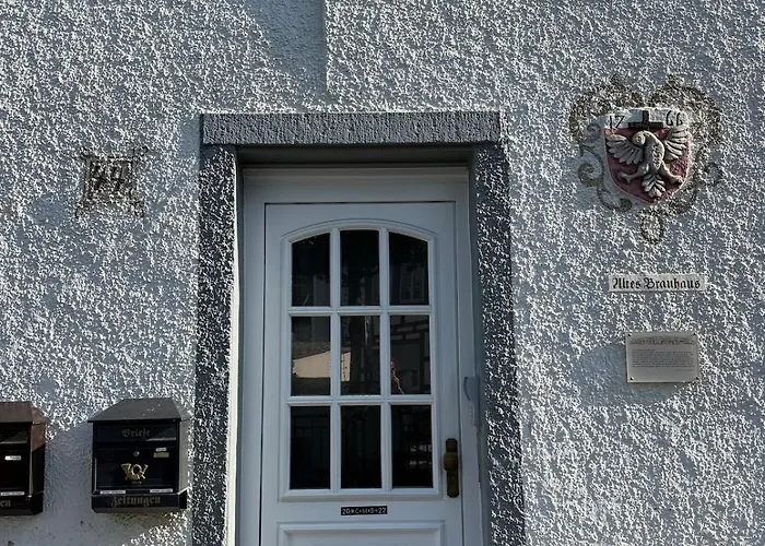 Zentrale Mit Terrasse Und Weinbergblick